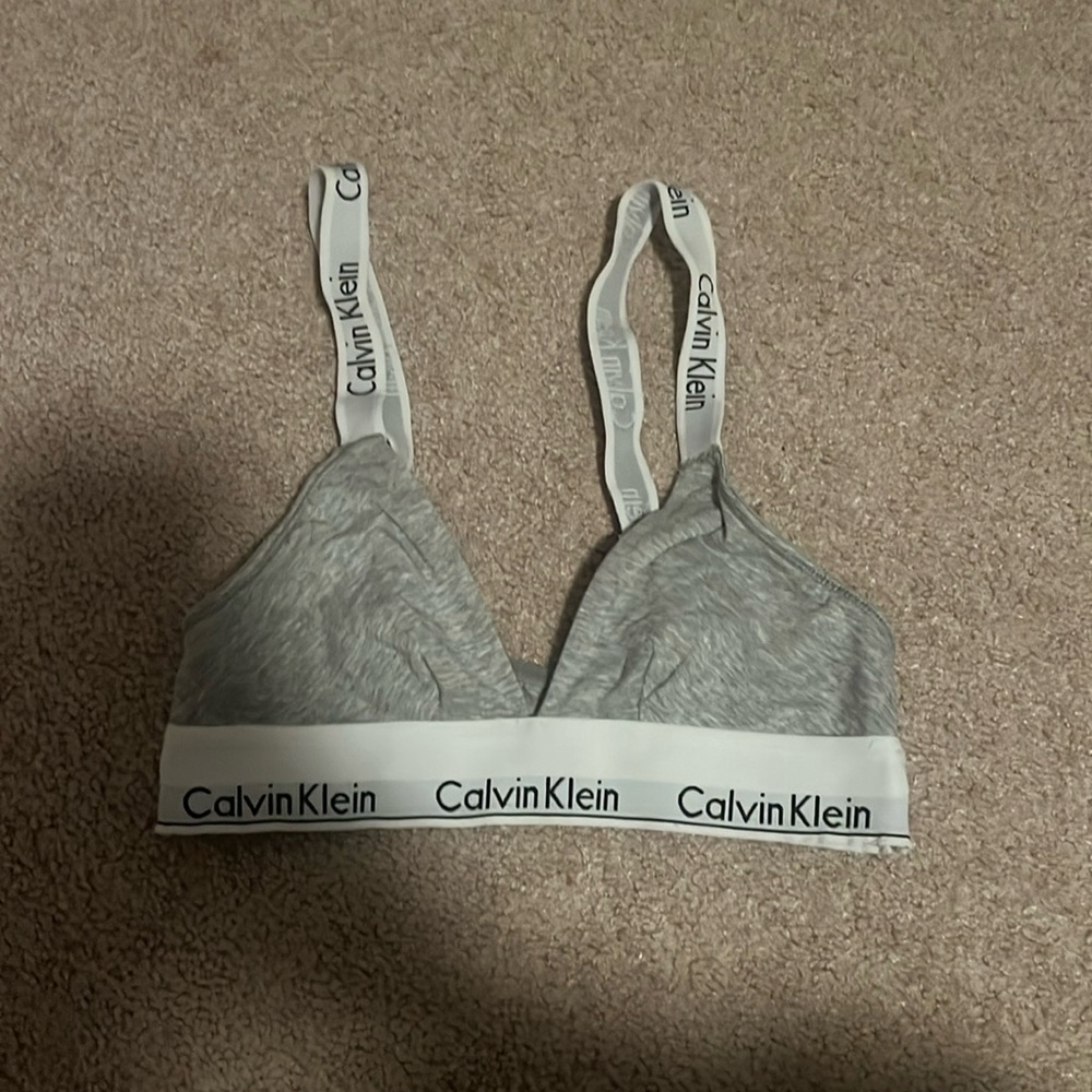 sports bra